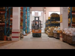 Le véhicule doit être équipé d'un système de freinage à trois roues.